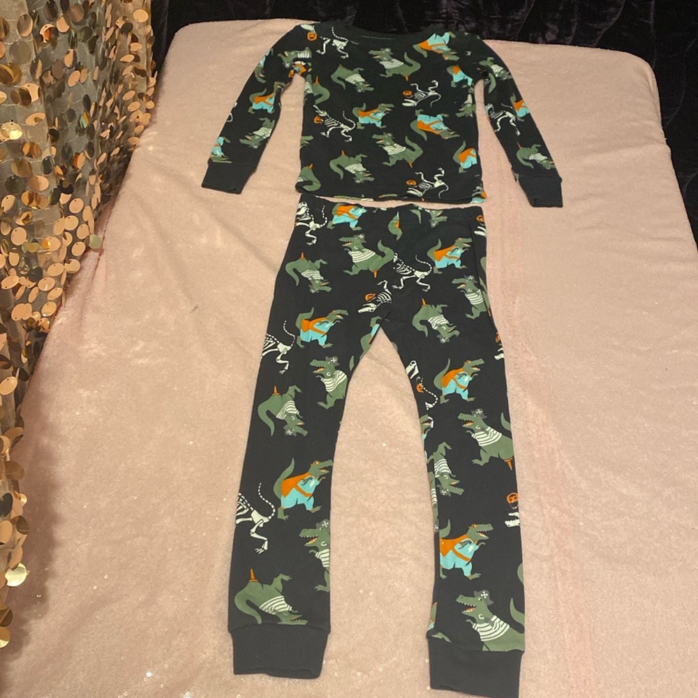 just one you made by carter’s Halloween pajama set size 5 T 100% cotton #1142